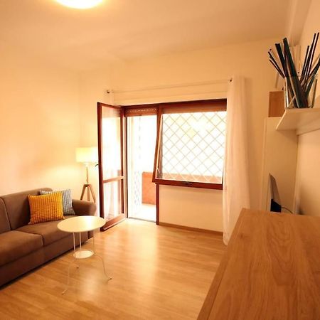 Cozy Coastal Gateway Apartment Lido di Ostia Luaran gambar