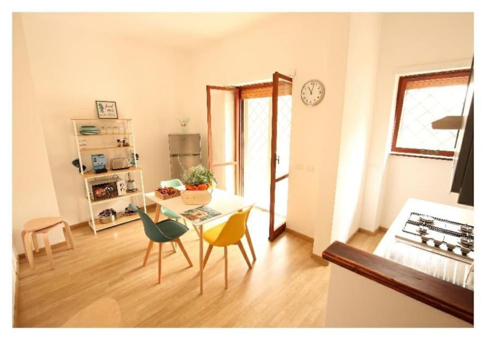 Cozy Coastal Gateway Apartment Lido di Ostia Luaran gambar