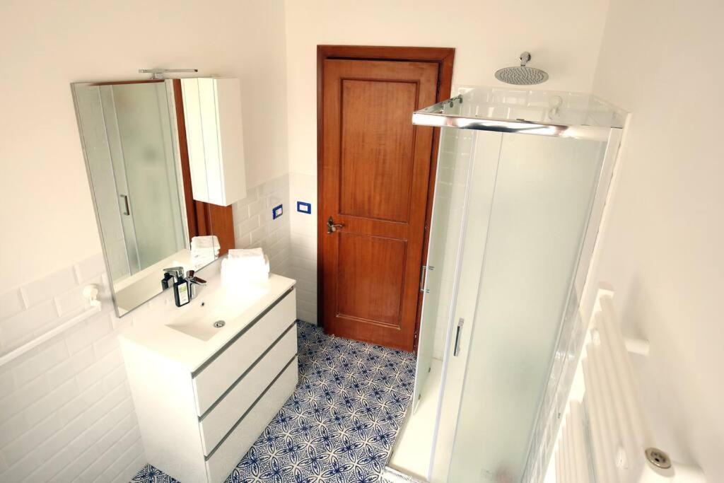 Cozy Coastal Gateway Apartment Lido di Ostia Luaran gambar